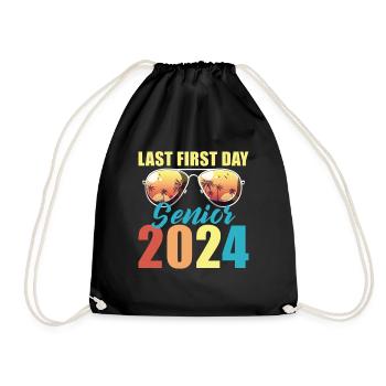 Class of 2024 Retro on the last first day Senior - Drawstring Bag - black - Front