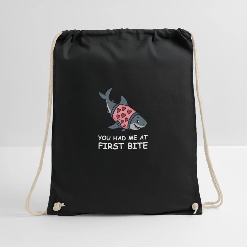 Hai mit Herzpullover – You had me at first bite Turnbeutel