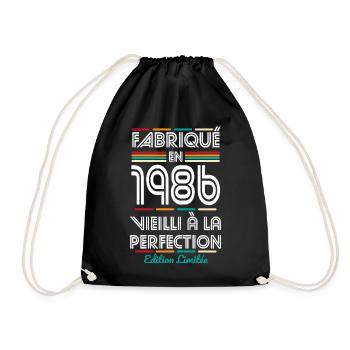 1986 – Made – Aged to perfection - Drawstring Bag - black - Front