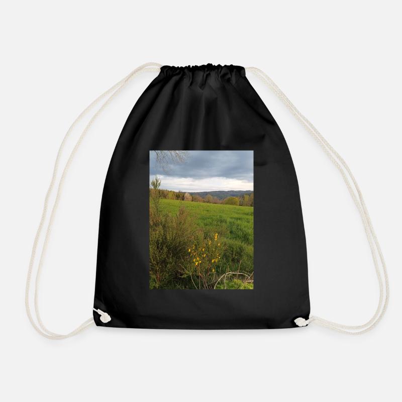 Field under a grey sky - Drawstring Bag - black