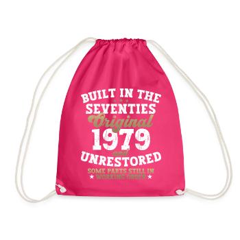 Built in the seventies 1979 44th birthday men - Drawstring Bag - fuchsia - Front