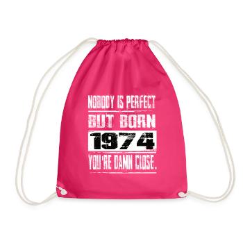 Personne n’est parfait mais né en 1974 - Sac de sport léger - fuchsia - Devant
