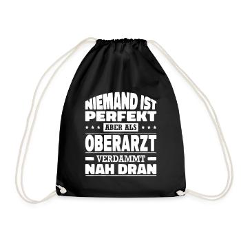 Niemand Ist Perfekt Aber Als Oberarzt Nah Dran - Turnbeutel - Schwarz - Vorne