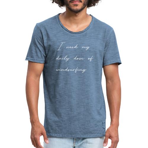 Schriftzug: I need my daily dose of windsurfing - Männer Vintage T-Shirt