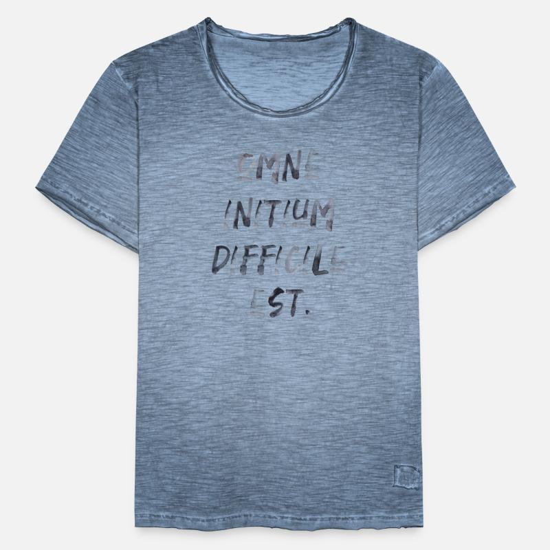 all beginning is difficult Latin quotation scripture Men's Vintage T-Shirt