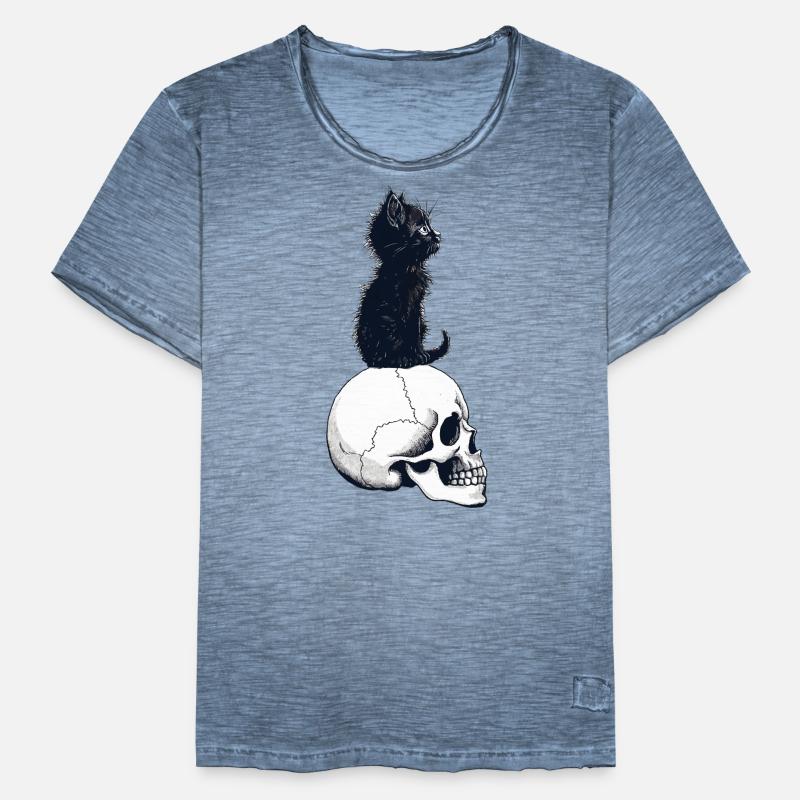 Cute kitten sitting on a skull Men's Vintage T-Shirt