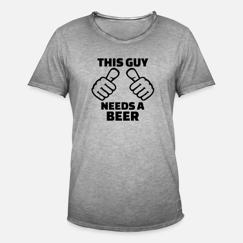 This guy needs a beer - Männer Vintage T-Shirt - Vintage Grau