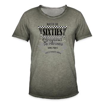 Build in the sixties - 60er - Geburtstag - Männer Vintage T-Shirt - Vintage Khaki - Vorne - Jose (178cm)