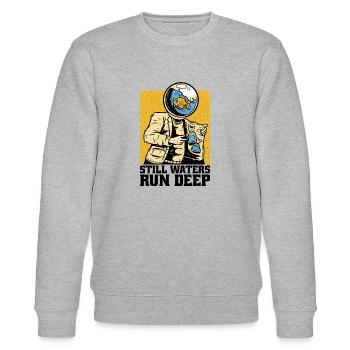 Stille Gewässer sind tief - Motivation inspirierend - Stanley/Stella Unisex Bio-Sweatshirt CHANGER  - Grau meliert - Vorne - Nik (191cm) & Marisol (170cm)