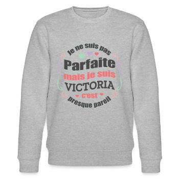 VICTORIA PARFAITE - PRENOM VICTORIA - Sweat bio CHANGER Stanley/Stella Unisexe - gris chiné - Devant - Nik (191cm) & Marisol (170cm)
