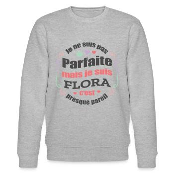 FLORA PARFAITE - PRENOM FLORA - Sweat bio CHANGER Stanley/Stella Unisexe - gris chiné - Devant - Nik (191cm) & Marisol (170cm)