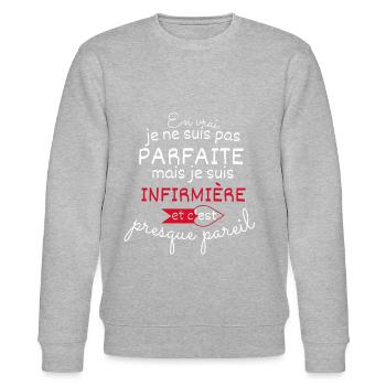 Pas parfaite mais Infirmière - Sweat bio CHANGER Stanley/Stella Unisexe - gris chiné - Devant - Nik (191cm) & Marisol (170cm)