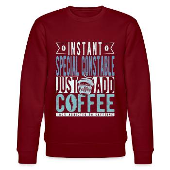 Besonderer Polizist Kaffee Spruch - Stanley/Stella Unisex Bio-Sweatshirt CHANGER  - Burgunderrot - Vorne - Nik (191cm) & Marisol (170cm)