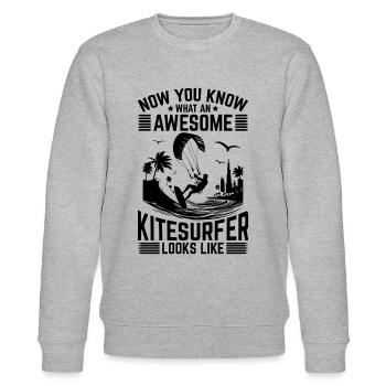 Now You Know What An Awesome Kitesurfer Looks Like - Stanley/Stella Unisex Bio-Sweatshirt CHANGER  - Grau meliert - Vorne - Nik (191cm) & Marisol (170cm)
