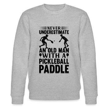 Never Underestimate An Old Man With A Pickleball P - Stanley/Stella Unisex Bio-Sweatshirt CHANGER  - Grau meliert - Vorne - Nik (191cm) & Marisol (170cm)