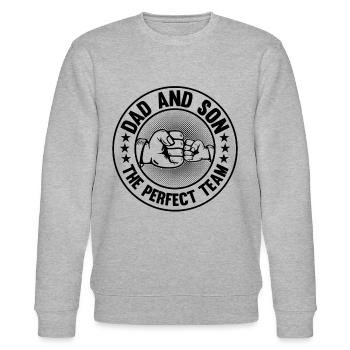 Dad And Son The Perfect Team - First Father's Day - Stanley/Stella Unisex Bio-Sweatshirt CHANGER  - Grau meliert - Vorne - Nik (191cm) & Marisol (170cm)