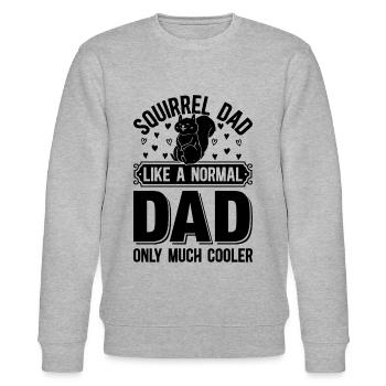 Squirrel Dad Like A Normal Dad Only Much Cooler Sq - Stanley/Stella Unisex Bio-Sweatshirt CHANGER  - Grau meliert - Vorne - Nik (191cm) & Marisol (170cm)