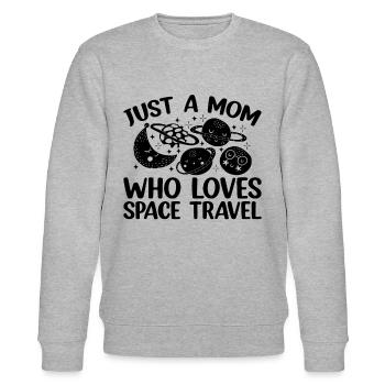 Aerospace Planet - Just A Mom Who Loves Space Trav - Stanley/Stella Unisex Bio-Sweatshirt CHANGER  - Grau meliert - Vorne - Nik (191cm) & Marisol (170cm)
