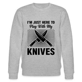 I'm Just Here To Play With My Knives Chef Cooking - Stanley/Stella Unisex Bio-Sweatshirt CHANGER  - Grau meliert - Vorne - Nik (191cm) & Marisol (170cm)