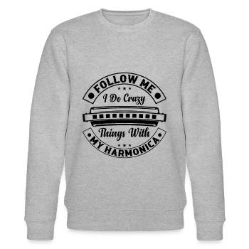Follow Me I Do Crazy Things With My Harmonica Play - Stanley/Stella Unisex Bio-Sweatshirt CHANGER  - Grau meliert - Vorne - Nik (191cm) & Marisol (170cm)