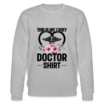 C’est mon médecin porte-bonheur chemise médecin - Sweat bio CHANGER Stanley/Stella Unisexe - gris chiné - Devant - Nik (191cm) & Marisol (170cm)