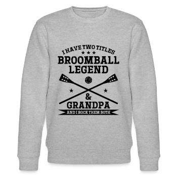 I Have Two Titles Broomball Legend & Grandpa - Stanley/Stella Unisex Bio-Sweatshirt CHANGER  - Grau meliert - Vorne - Nik (191cm) & Marisol (170cm)