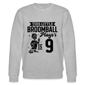 9th Birthday Broomball Player Birthday Broomball K - Stanley/Stella Unisex Bio-Sweatshirt CHANGER  - Grau meliert - Vorne - Nik (191cm) & Marisol (170cm)