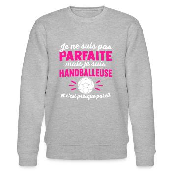 Je suis une handballeuse - Sweat bio CHANGER Stanley/Stella Unisexe - gris chiné - Devant - Nik (191cm) & Marisol (170cm)