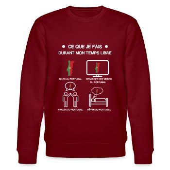 Geschenk Portugal Land Gratis-Zeitreise - Stanley/Stella Unisex Bio-Sweatshirt CHANGER  - Burgunderrot - Vorne - Nik (191cm) & Marisol (170cm)
