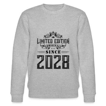 2028 limited edition - Stanley/Stella Unisex Bio-Sweatshirt CHANGER  - Grau meliert - Vorne - Nik (191cm) & Marisol (170cm)