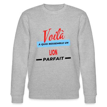 Voilà a quoi ressemble un LION Humour - Sweat bio CHANGER Stanley/Stella Unisexe - gris chiné - Devant - Nik (191cm) & Marisol (170cm)
