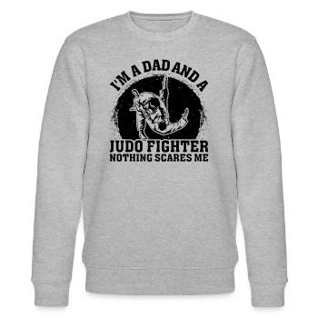 I'm a Dad and a Judo Fighter nothing scares me - J - Stanley/Stella Unisex Bio-Sweatshirt CHANGER  - Grau meliert - Vorne - Nik (191cm) & Marisol (170cm)
