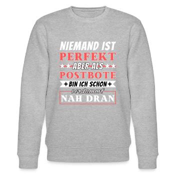 Niemand ist Perfekt - Postbote sind nah dran - Stanley/Stella Unisex Bio-Sweatshirt CHANGER  - Grau meliert - Vorne - Nik (191cm) & Marisol (170cm)
