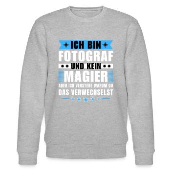 Ich bin Fotograf und kein Magier - Stanley/Stella Unisex Bio-Sweatshirt CHANGER  - Grau meliert - Vorne - Nik (191cm) & Marisol (170cm)