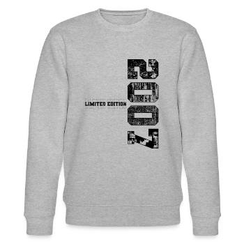 Limited Edition 2007 Geburtsjahr 2007 Geburtstag - Stanley/Stella Unisex Bio-Sweatshirt CHANGER  - Grau meliert - Vorne - Nik (191cm) & Marisol (170cm)