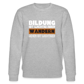 Wandern gehen ist wichtiger als Bildung - Stanley/Stella Unisex Bio-Sweatshirt CHANGER  - Grau meliert - Vorne - Nik (191cm) & Marisol (170cm)