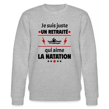 Juste un retraité qui aime la natation, retraite - Sweat bio CHANGER Stanley/Stella Unisexe - gris chiné - Devant - Nik (191cm) & Marisol (170cm)