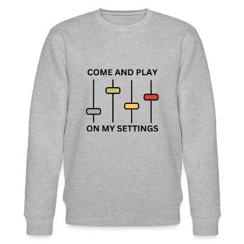 Play On My Settings - Stanley/Stella CHANGER Unisex Organic Sweatshirt - heather grey - Front - Nik (191cm) & Marisol (170cm)
