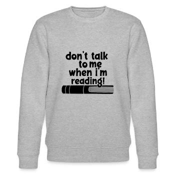 don't talk to me when i'm reading - Stanley/Stella Unisex Bio-Sweatshirt CHANGER  - Grau meliert - Vorne - Nik (191cm) & Marisol (170cm)