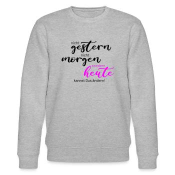 nicht gestern sondern heute - Stanley/Stella Unisex Bio-Sweatshirt CHANGER  - Grau meliert - Vorne - Nik (191cm) & Marisol (170cm)
