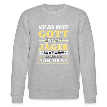 Ich bin nicht Gott aber als Jäger nah dran - Stanley/Stella Unisex Bio-Sweatshirt CHANGER  - Grau meliert - Vorne - Nik (191cm) & Marisol (170cm)