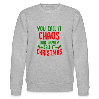 Du Nennst Es Chaos Wir Weihnachten Geschenk - Stanley/Stella Unisex Bio-Sweatshirt CHANGER  - Grau meliert - Vorne - Nik (191cm) & Marisol (170cm)