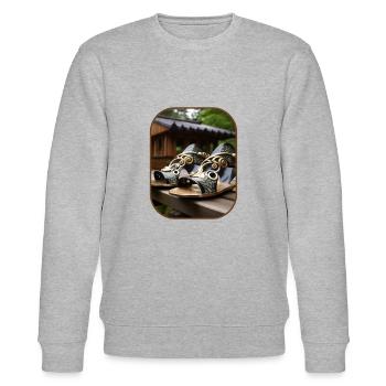 Geta Sandal Snails Slow Exploration T Shirt - Stanley/Stella CHANGER Unisex Organic Sweatshirt - heather grey - Front - Nik (191cm) & Marisol (170cm)