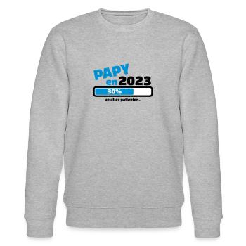 papy en 2023 30% veuillez patienter - futur papy - Sweat bio CHANGER Stanley/Stella Unisexe - gris chiné - Devant - Nik (191cm) & Marisol (170cm)