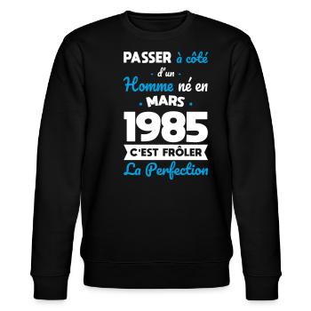 40. Geburtstag - geboren im März 1985 - Stanley/Stella Unisex Bio-Sweatshirt CHANGER  - Schwarz - Vorne - Nik (191cm) & Marisol (170cm)
