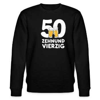 Bier Humor zum 50. Geburtstag Zehnundvierzig - Stanley/Stella Unisex Bio-Sweatshirt CHANGER  - Schwarz - Vorne - Nik (191cm) & Marisol (170cm)