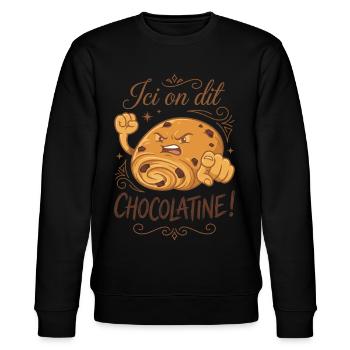 Hier sagen wir Chocolatine! - Stanley/Stella Unisex Bio-Sweatshirt CHANGER  - Schwarz - Vorne - Nik (191cm) & Marisol (170cm)