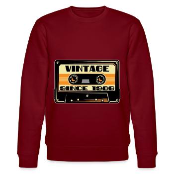 Vintage 1986 Kassette Mixtape - 35. Geburtstag - Stanley/Stella Unisex Bio-Sweatshirt CHANGER  - Burgunderrot - Vorne - Nik (191cm) & Marisol (170cm)