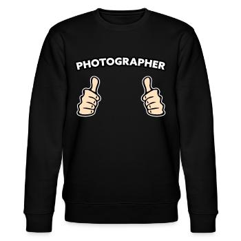 Fotograf Beruf Geschenkidee - Stanley/Stella Unisex Bio-Sweatshirt CHANGER  - Schwarz - Vorne - Nik (191cm) & Marisol (170cm)