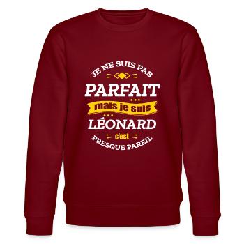 LÉONARD PARFAIT - PRENOM LÉONARD - Sweat bio CHANGER Stanley/Stella Unisexe - bordeaux - Devant - Nik (191cm) & Marisol (170cm)